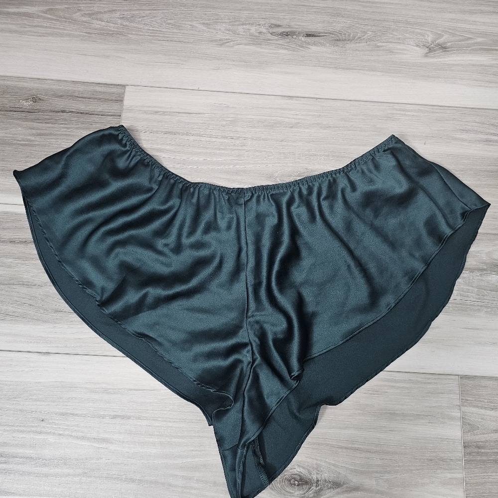 Victorias Secret  Satin Sleep Shorts Sz XL